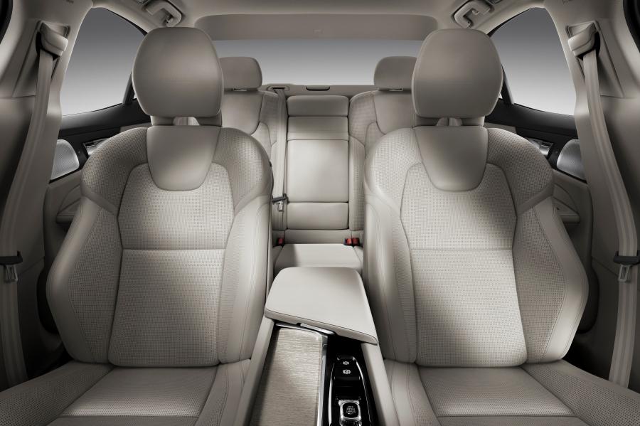 Интерьер Volvo S60 T6 Inscription 2018 года  (WW) (фото 62 из 65)